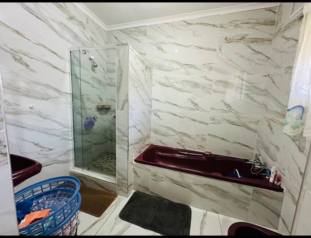4 BEDROOM FREEHOLD FOR SALE IN EASTWOOD